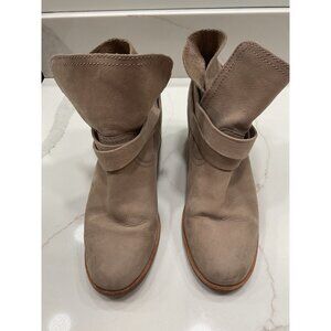Ugg Elora Criss Cross Boot Size 7 U.S. 38 EU Tan Suede Moto Women’s